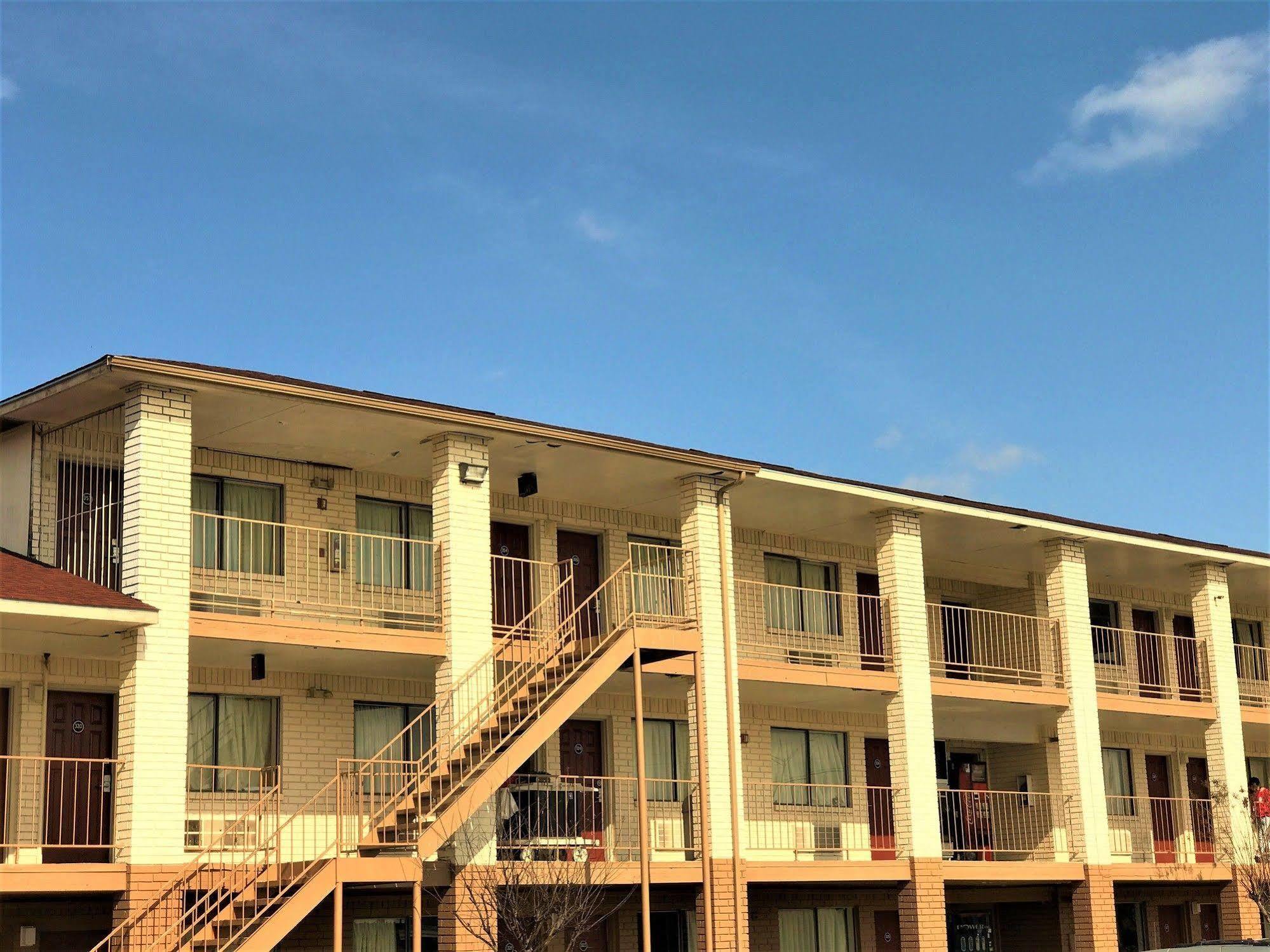 Hometowne Studios By Red Roof San Antonio E - Frost Bank Center Exterior foto